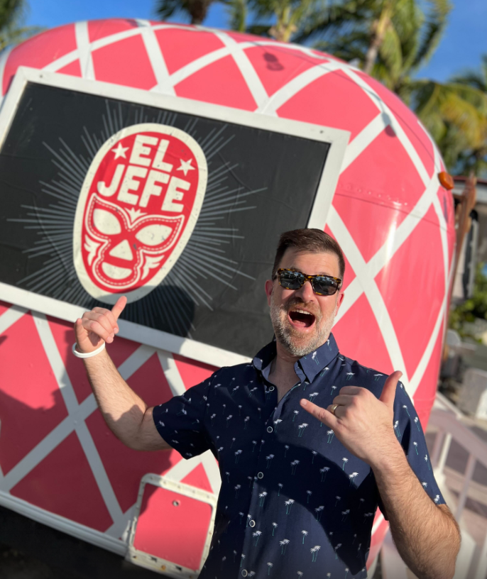 jef pointing at an El Jefe sign